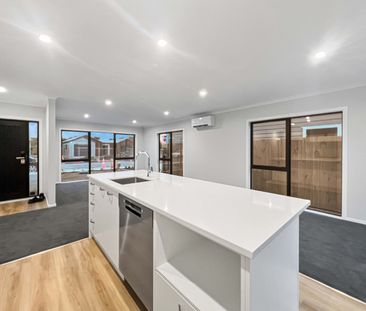 Modern home in Paraparaumu - Photo 6