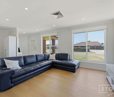 BEAUTIFUL FREESTANDING FAMILY HOME - Photo 2