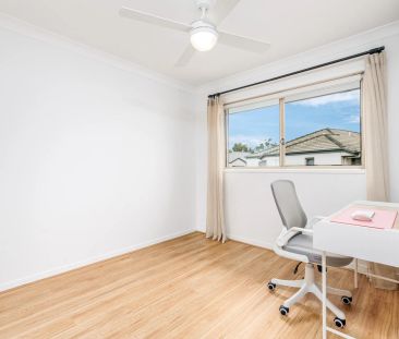 Stylish, 3 Bedroom Spacious Townhouse in sought after North Lakes. - Photo 5