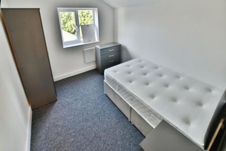 1 bedroom in a house share to rent - Photo 3