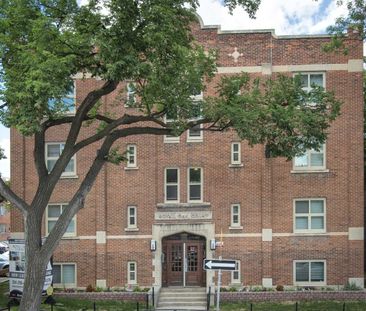 Royal Oak Court - Photo 3