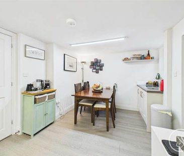 The Square, Harewood, Leeds, LS17 - Photo 3