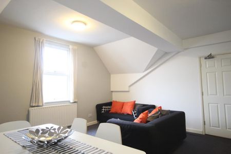 1 bedroom in a flat share to rent - Photo 2
