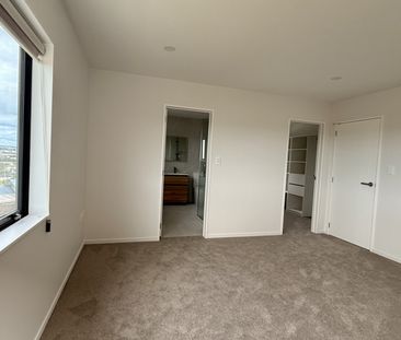 Brand New 4 Bedroom Near Pakurange Heights schools - Photo 2