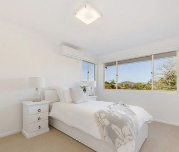 Spacious 5 Bedroom Family Home in Sought-After Robina Location - Photo 1