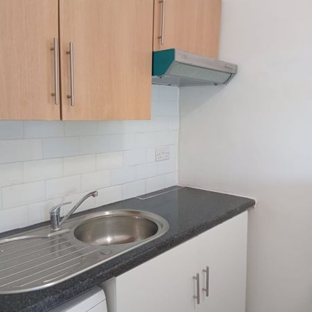 Studio Flat, Park Avenue Road, N17 - Photo 4