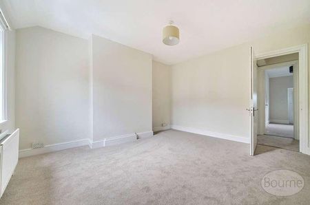 High Street, Petersfield, Hampshire, GU32 - Photo 4