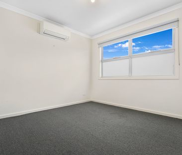 2/42 Eisenhower Street, Reservoir VIC 3073 - Photo 2