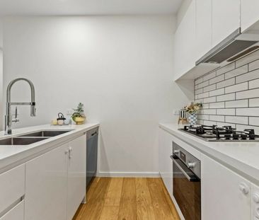 Stylish & Sophisticated Living in the Heart of Keysborough - Photo 3