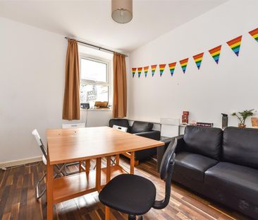 Room For Rent Laura Street, Pontypridd - Photo 1