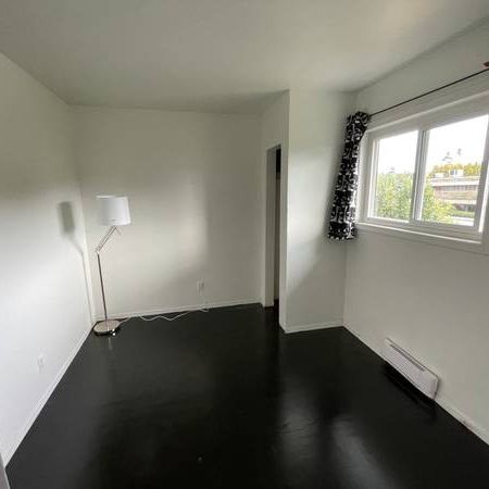 Cozy 3-Bedroom Suite Near UVic – $1850 + Utilities - Photo 3