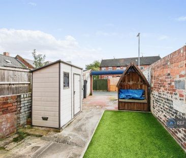 3 bedroom terraced house to rent - Photo 3