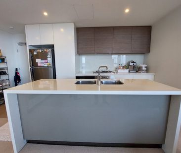 Near New Modern 2 bedrooms Apartment located in the Heart of Zetland - Photo 5