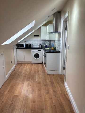 Room in a Shared House, Norbury Crescent, SW16 - Photo 3