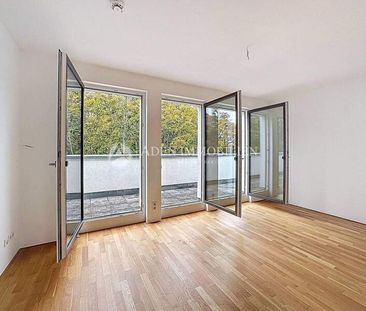 Stilvolle Dachgeschosswohnung mit Einbauküche, Aufzug und großer Ru... - Photo 1