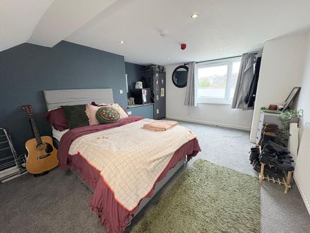 4 bedroom terraced house to rent - Photo 5