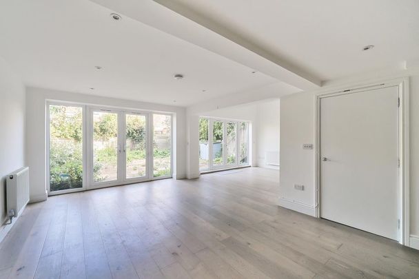 3 bedroom apartment to rent - Photo 1