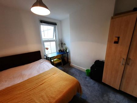 2 bedroom flat to rent - Photo 4