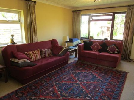 3 bedroom bungalow to rent - Photo 4