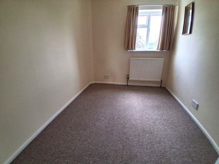 Ainsworth Street, Cambridge £1,595 pcm ⓘ The monthly or weekly payment required by the landlord. Read our glossary page , 3 bedrooms, mid terrace house, to let * Tenant info - Photo 5