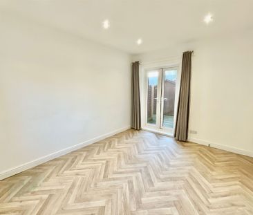 102 Candler Street, YO12 7DG, Scarborough - Photo 1