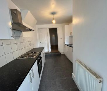 3 bedroom terraced house to rent - Photo 5