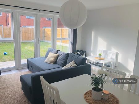 3 bedroom semi-detached house to rent - Photo 3