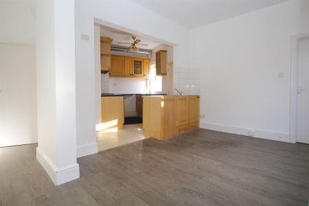 5 bedroom end of terrace house to rent - Photo 5