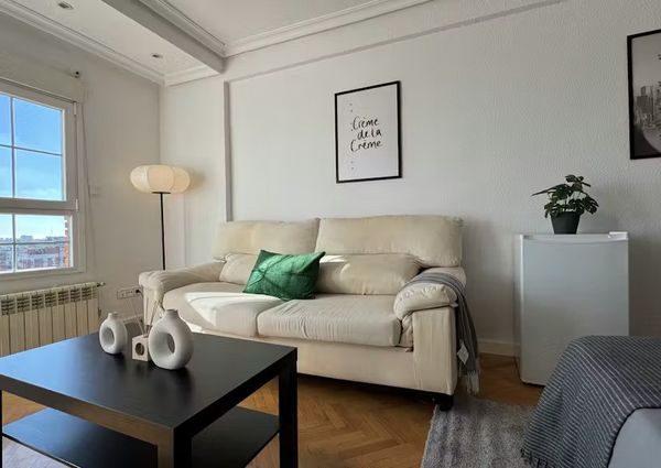 Calle de Tribaldos, Madrid, Community of Madrid 28043