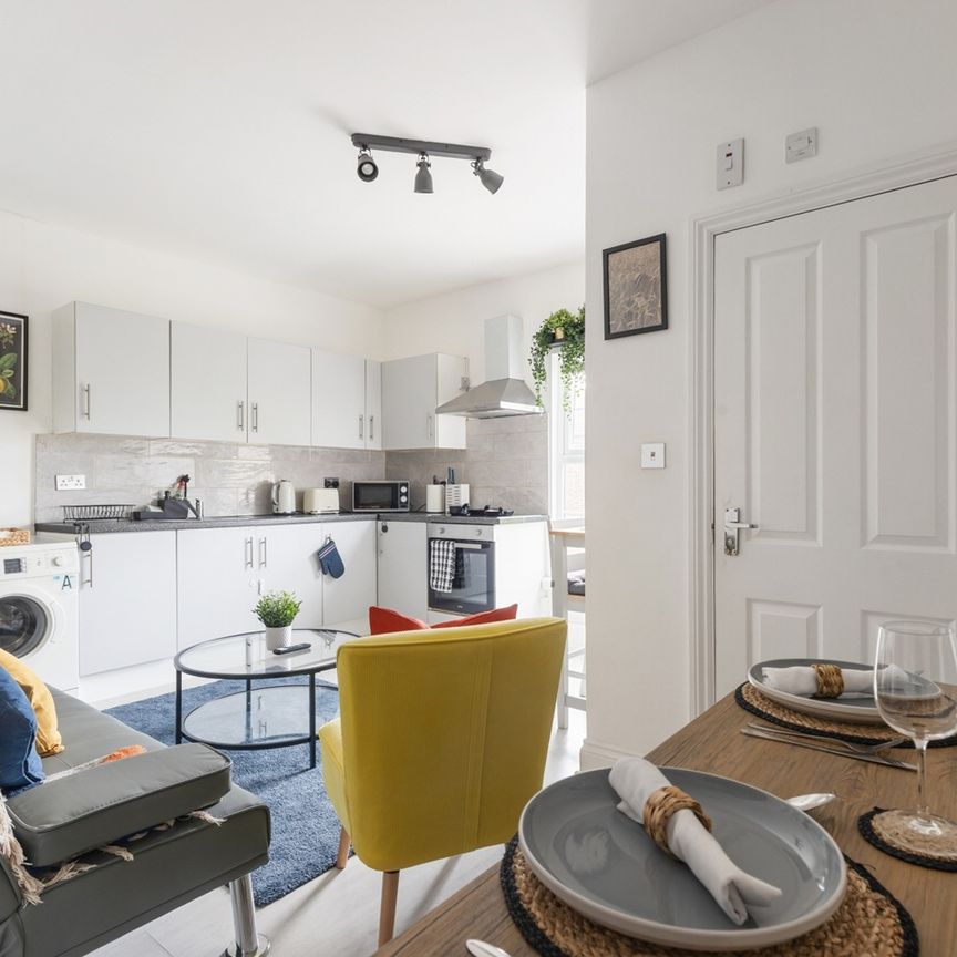 2 Bed Flat, Brent, NW10 - Photo 1