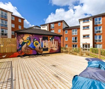 1 bedroom in a flat share to rent - Photo 2