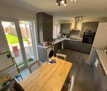 3 bedroom terraced house to rent - Photo 3