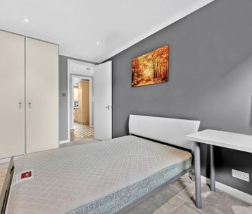 2 bedroom flat to rent - Photo 6