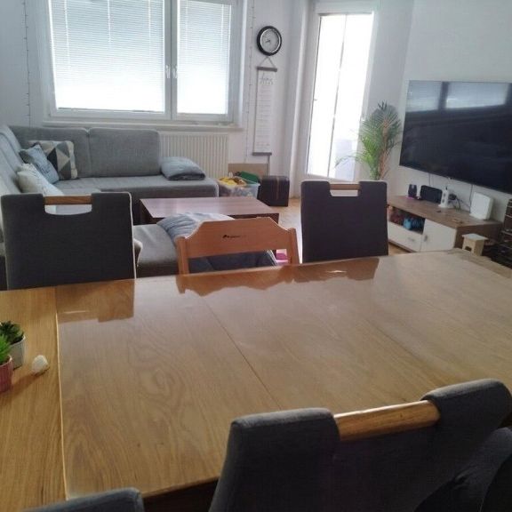 Viel Platz für Ihre Familie! Gemütliche 4-Zimmer Wohnung mit großer Loggia umgeben von Grünflächen! Beste Infrastruktur! - Foto 1