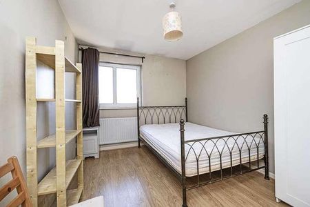 Millennium Place, Bethnal Green, E2 - Photo 3