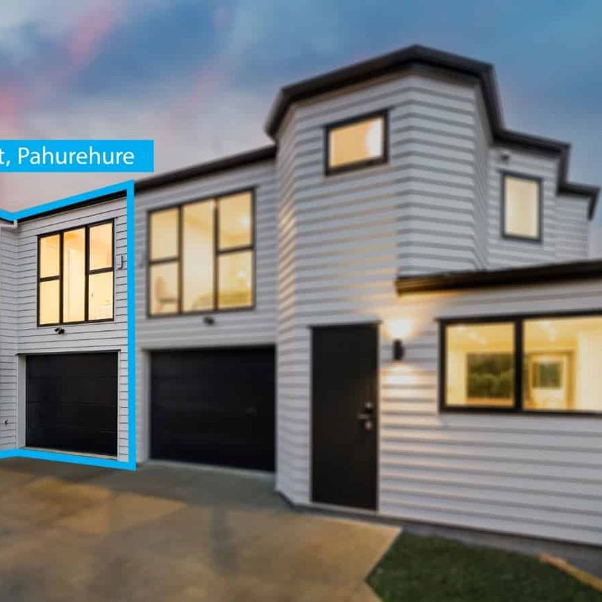 Spacious 3-Bedroom Townhouse with Private Garden - Photo 1