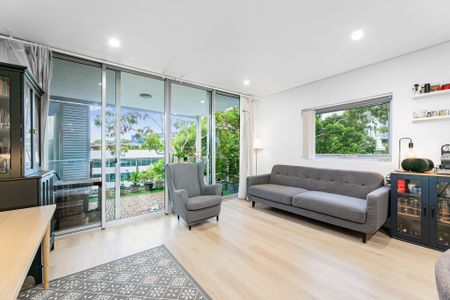 Bright and Stylish Two-Bedroom Apartment with Northeast Views in Gordon - Photo 5