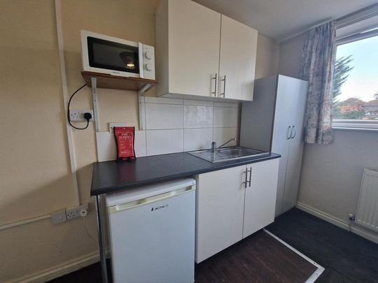 1 bedroom in a house share to rent - Photo 1