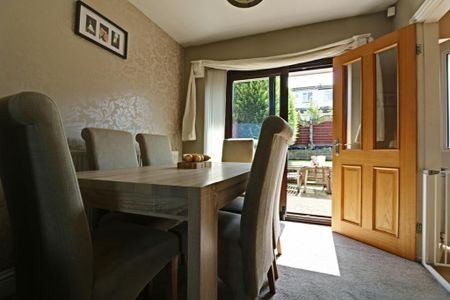 3 bedroom semi-detached house to rent - Photo 3