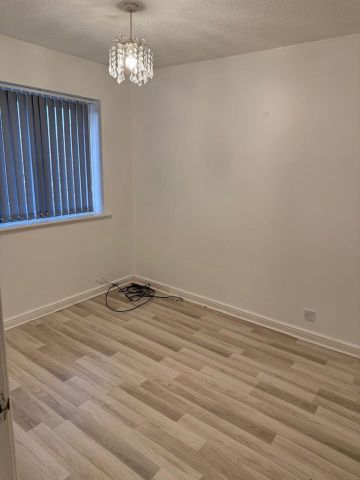 3 Bed Semi-Detached House, Cole Street, M40 - Photo 3