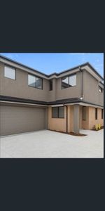 3 Bedroom Home on Beautiful Broadway! - Photo 3