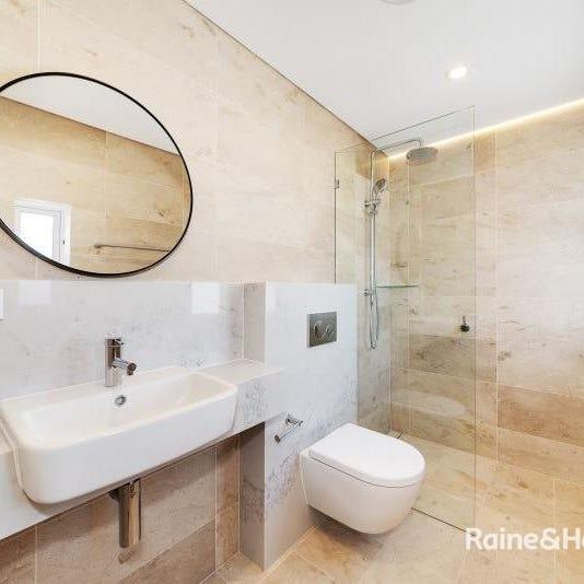 TOP FLOOR STUDIO APARTMENT! - Photo 1