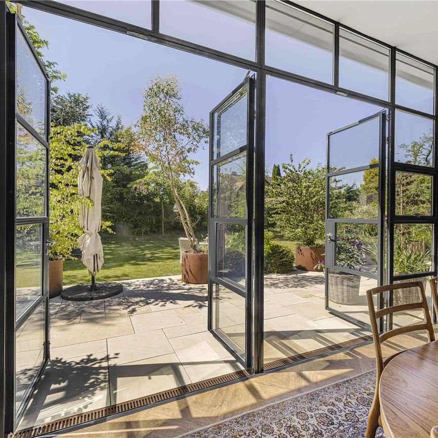 An exceptional period residence with contemporary extension in a prime Hale location. - Photo 1