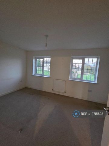 2 bedroom semi-detached house to rent - Photo 3