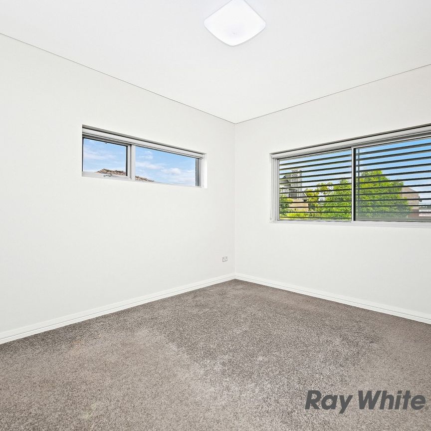 Modern 3 bedroom Townhouse in a family friendly setting - Photo 1
