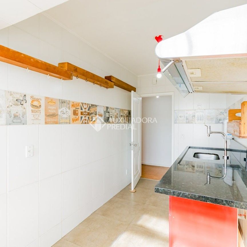 Apartamento com 2 quartos e 70m² para alugar em Teresópolis, Porto Alegre. - Photo 1