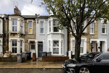Stunning Fully Renovated Apartment - Photo 2