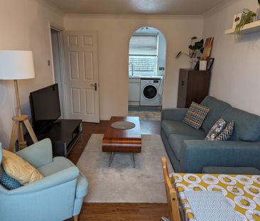2 Bed Flat, Lynden Mews, RG2 - Photo 2