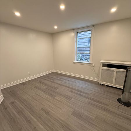 For Lease - 158 Danforth Avenue Unit# 202, Toronto, Ontario - Photo 4