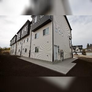 3 Bed 2.5 Bath Dbl Garage Balcony Townhouse For Rent Leduc - Photo 3